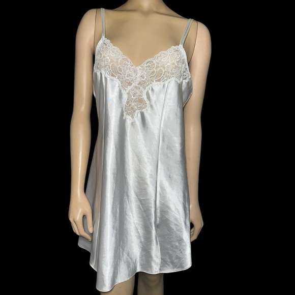 Vintage Victoria’s Secret women’s  Silver Lace Trim Chemise size L - Picture 1 of 12